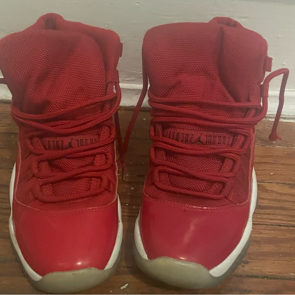 Air Jordan 11 worn a couple times in good condition size 4.5 y